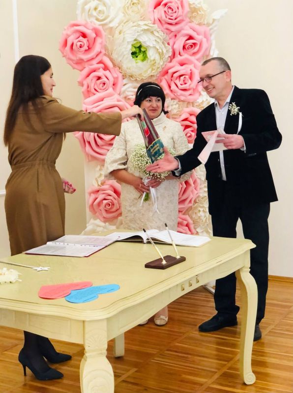 Бердянский ЗАГС чествует жемчужных юбиляров