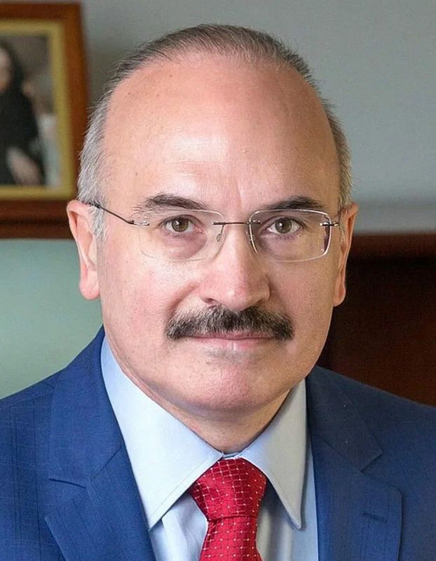 Виктор Емельяненко: Уважаемый Сергей Кабышев!. Хочу выразить искреннюю благодарность Вам как председателю Комитета Государственной Думы за поддержку образовательных инициатив, направленных на интеграцию новых регионов