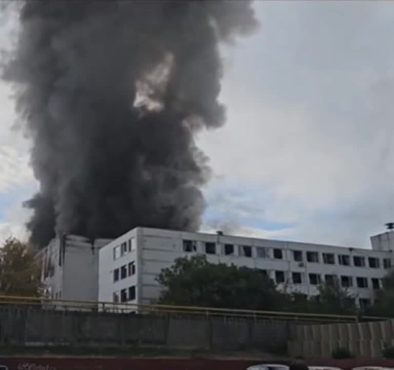 Последствия утреннего ракетного удара в Запорожье