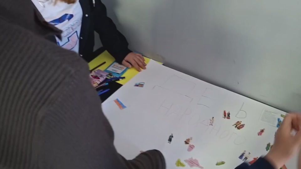 3 ноября в Гирсовском Доме культуры была проведена развлекательно - игровая программа ко Дню народного единства - "Единым духом мы сильны"