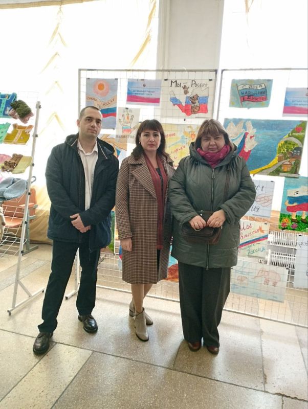 В преддверии Дня народного единства сотрудники территориального отдела ЗАГС Приморского района Управления ЗАГС Запорожской области посетили яркую выставку-продажу, организованную в городском Доме культуры, на которой...