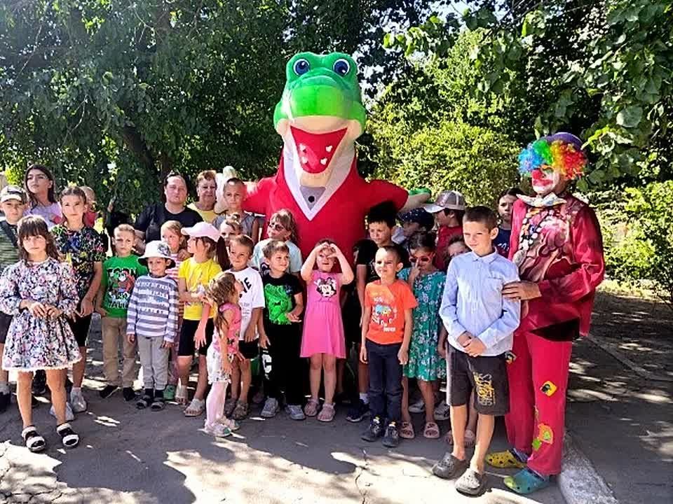 С Днём народного единства., дорогие друзья! Желаю чтить давние традиции и свою историю, желаю не забывать о том, как твой народ прокладывал путь к свободе и счастью, желаю уверенно идти к своим мечтам и победам