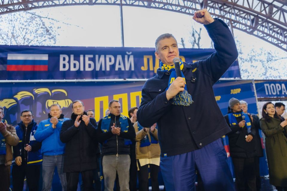 ЛДПР — за Единую Россию!. 4 ноября в Москве прошёл митинг-концерт, посвящённый Дню народного единства, организованный ЛДПР