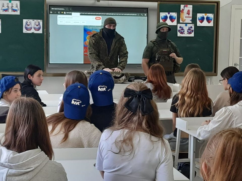 В Каменско-Днепровском округе активисты «Единой России» организовали исторический час для школьников ко Дню народного единства