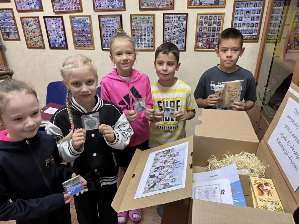 Кандалакшские школьники передали посылку дружбы в Приморский муниципалитет