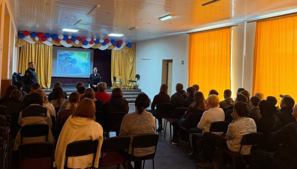 Безопасность на дорогах начинается с юности! Сотрудники Госавтоинспекции города Мелитополя провели профилактический краш-курс в Акимовском профессиональном лицее