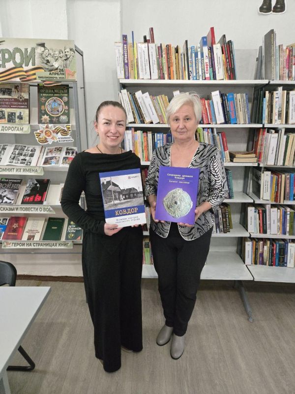 Северяне передали подарки культурно-образовательным учреждениям Приморска