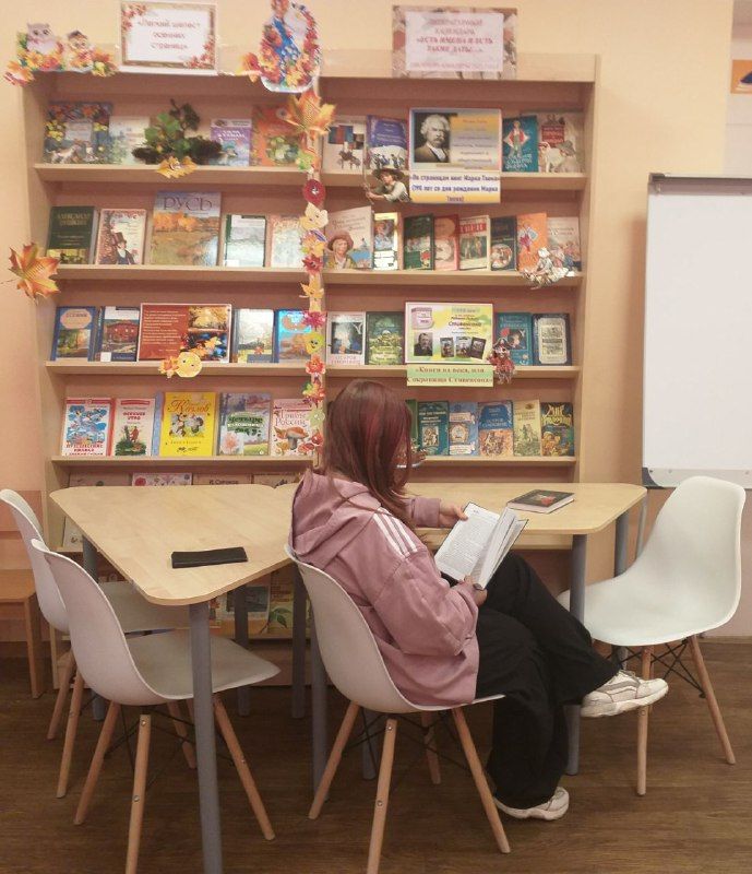 В Токмакской центральной детской библиотеке открылась книжная выставка «Есть имена и есть такие даты», посвящённая юбилеям великих писателей