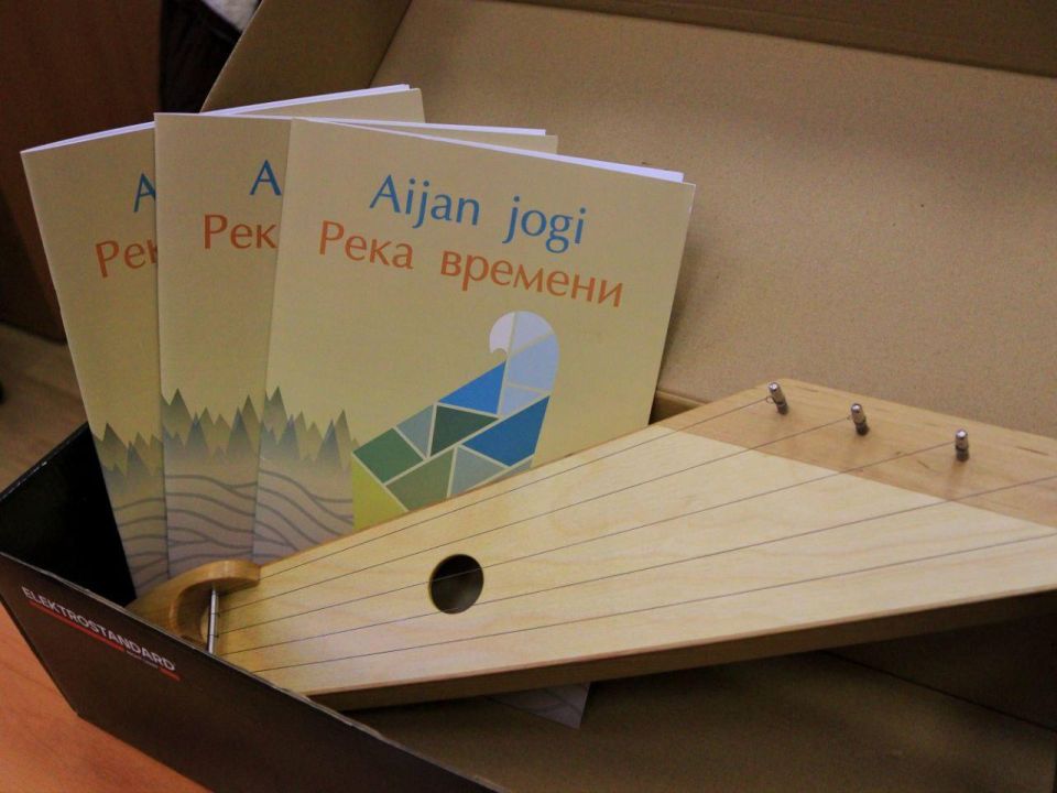 В Васильевку привезли уникальный музыкальный инструмент из Карелии