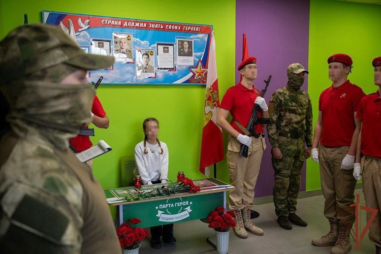 В школе Энергодара открыли «Парту Героя» в память о военнослужащих Росгвардии (видео)