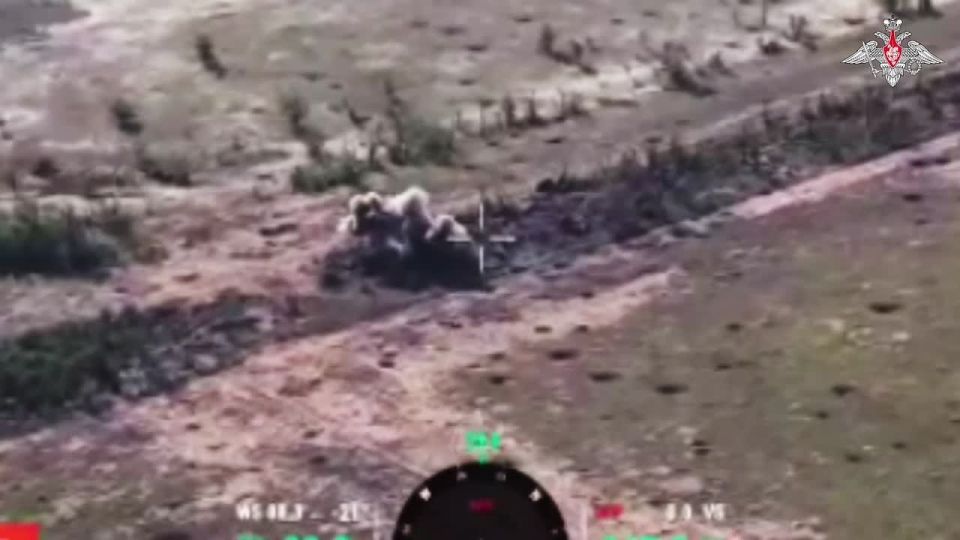 Минобороны России: Расчёт орудия Д-30 группировки войск «Восток» уничтожил пункты управления БПЛА противника в Запорожской области, нарушив систему разведки и наведения ВСУ на данном участке фронта