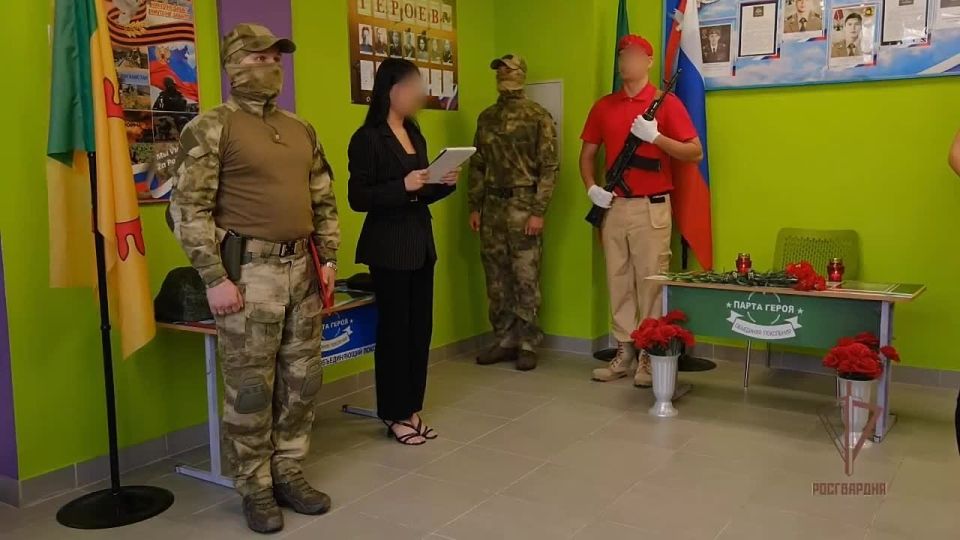 В школе Энергодара открыли «Парту Героя» в память о военнослужащих Росгвардии