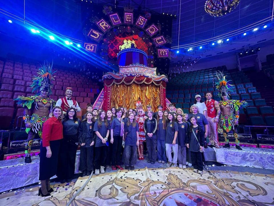 В завершении пребывания учеников Акимовской ДШИ в г.Ярославле в рамках шефской помощи от Губернатора Ярославской области Михаила Евраева ребята получили подарок, который безусловно запомнят на всю жизнь - посещение...