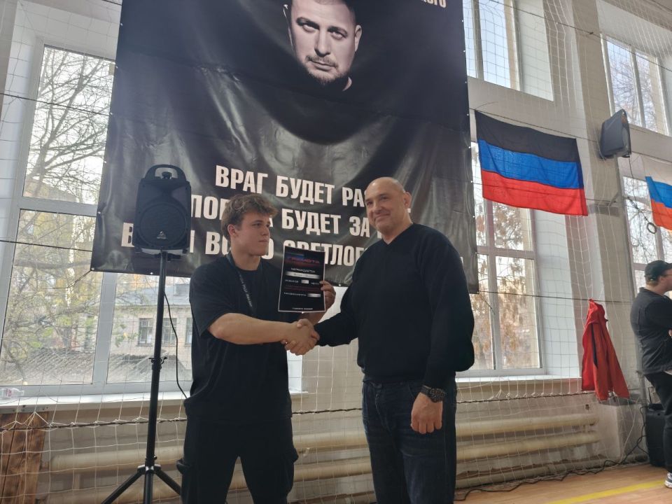 Бойцы из Бердянска завоевали золото на фестивале единоборств памяти Владлена Татарского в Торезе