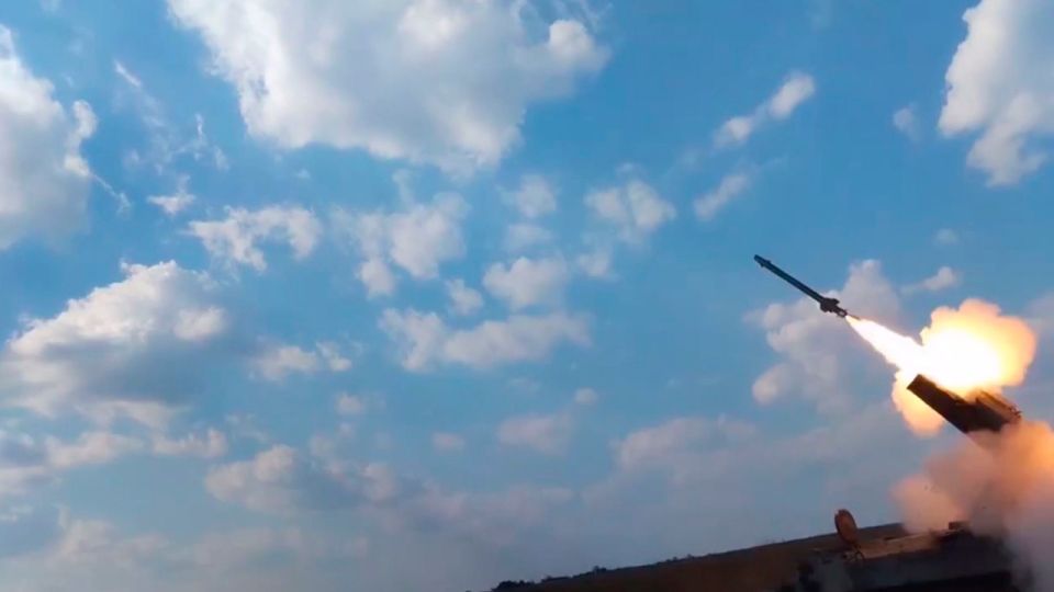 Бойцы показали пуски ракет ЗРК «Стрела-10М» по БПЛА в Запорожской области