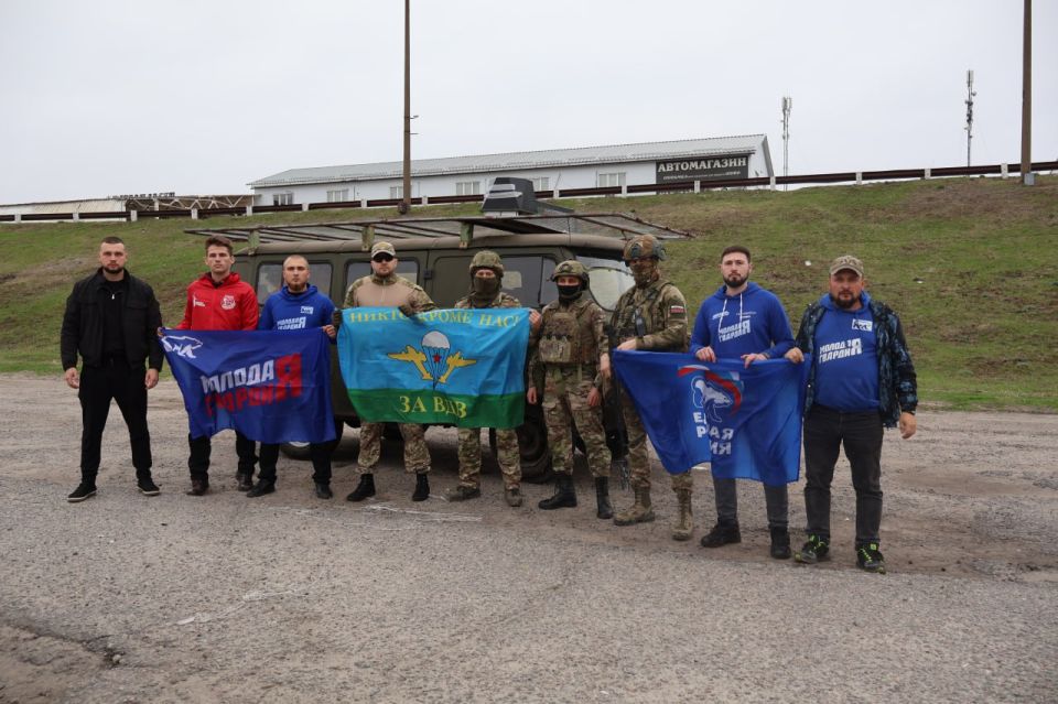 В Энергодаре делегация Кабардино-Балкарии совместно с руководством регионального отделения партии «Единая Россия» передала гуманитарную помощь военнослужащим 345-й десантно-штурмовой бригады Минобороны РФ