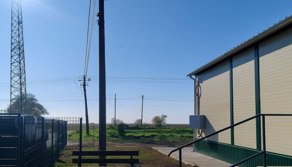 В Акимовском муниципальном округе энергетики «Запорожьеэнерго» филиал АО «Юго-Западная ЭСК» обеспечили подключение фельдшерско-акушерского пункта к линии электропередачи