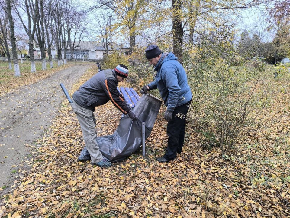 Сотрудники МУП УК «Контакт» ежедневно выполняют работы по благоустройству и уборке территории муниципального округа