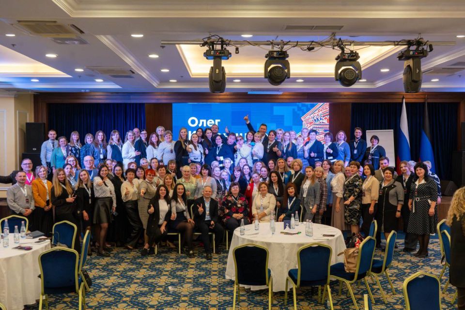 Представители сферы культуры Акимовского муниципального округа - заместитель директора МКУ «Акимовская ЦКС» Ирина Задирака - приняла участие в форуме «Культура единства: креативные стратегии для Донбасса и Новороссии» в...