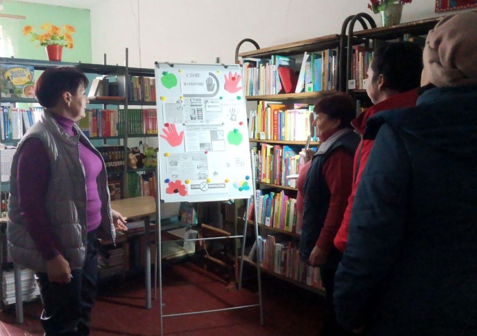 В Новогоровской сельской библиотеке-филиале оформлен информационный стенд «Стоп, наркотик»