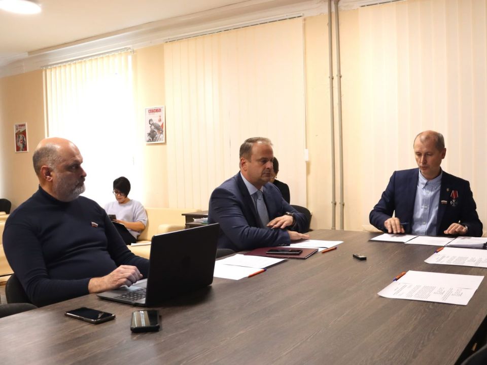 Комитет по государственному управлению и местному самоуправлению рассмотрел ряд важных проектов федеральных законов, направленных на улучшение качества жизни в регионе