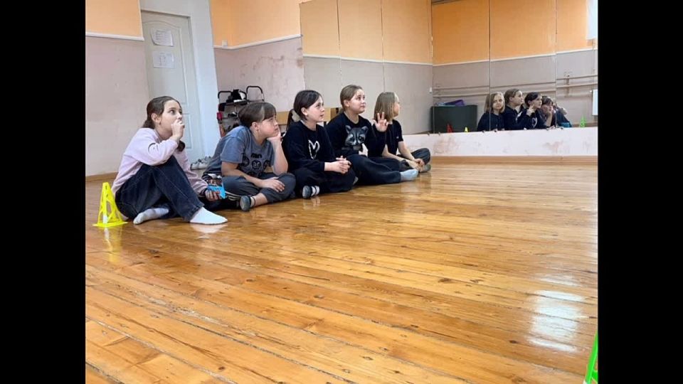 «Дорога без опасности». В Доме культуры села Новобогдановка прошло важное и очень интересное мероприятие, посвященное профилактике детского дорожно-транспортного травматизма