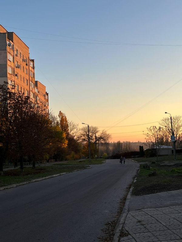 Доброго утра, друзья, вам желаем! Пусть вам сегодня всем повезет! Теплый привет мы отправляем– С лучиком солнца до вас он дойдет