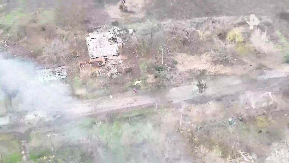 Кадры освобождения населенного пункта Яблоково в Запорожской области российскими военными показало Минобороны РФ