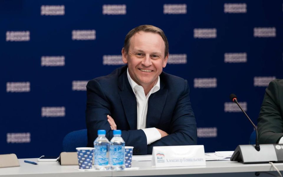 Сергей Золотарёв: Сегодня День рождения отмечает руководитель Центрального исполнительного комитета партии «Единая Россия» Александр Сидякин