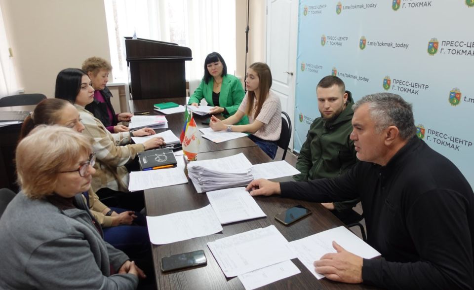 Под председательством первого заместителя Главы Токмакского муниципального округа Дмитрия Беспалова состоялось заседание комиссии по предоставлению безвозмездной гуманитарной помощи гражданам, попавшим в тяжелую жизненную...