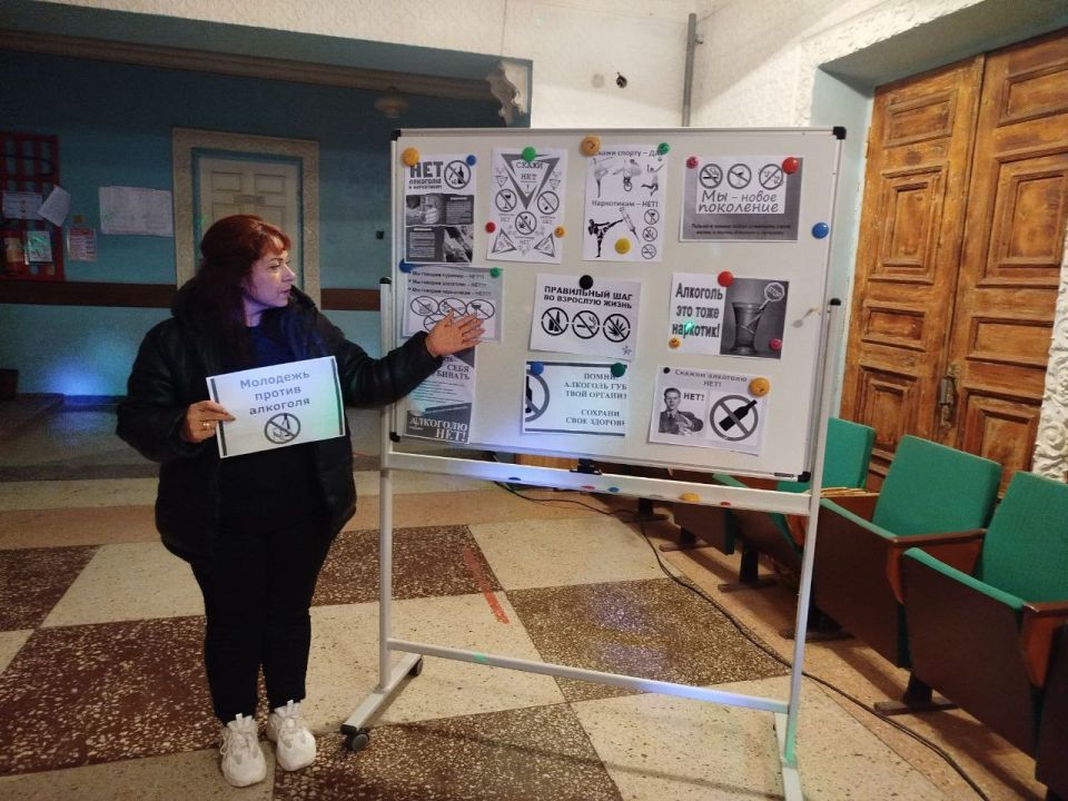 17 ноября сотрудники Мариновского сельского клуба говорили с детьми о здоровом образе жизни - с ними провели беседу "Территория безопасности"