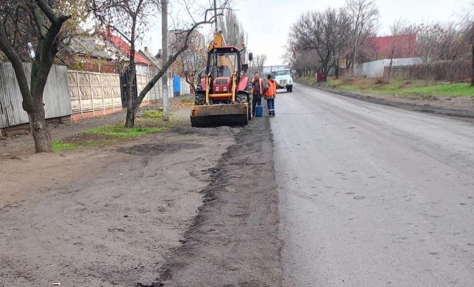 Аварийно-восстановительная бригада из Ингушетии завершила ремонт дороги на улице Вокзальной в Молочанске