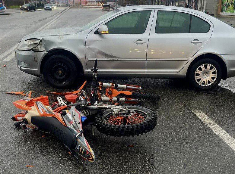 Сотрудники полиции проводят проверку по факту дорожно-транспортного происшествия, в котором пострадал несовершеннолетний водитель