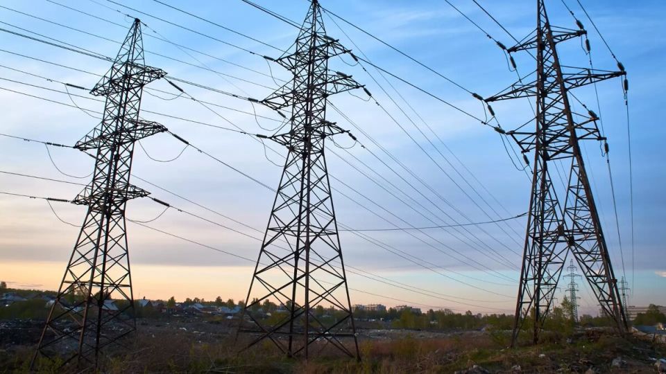 Почему провода на ЛЭП (линиях электропередач) «гудят»? И стоит ли этого бояться?