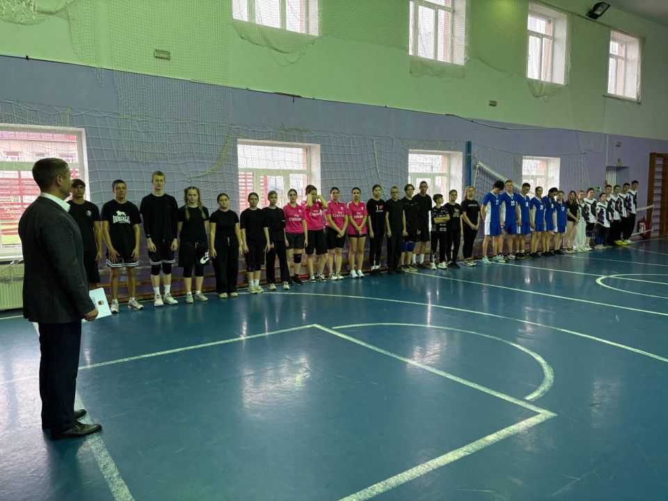 В Новобогдановской СОШ №49 прошло физкультурное мероприятие по волейболу среди 6 школ Мелитопольского муниципального округа