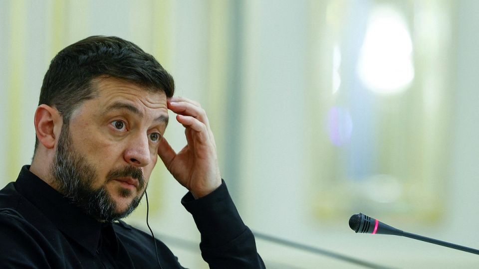 Зеленский оказался в безвыходном положении из-за своих приближенных: шансы на реабилитацию тают с каждым днем