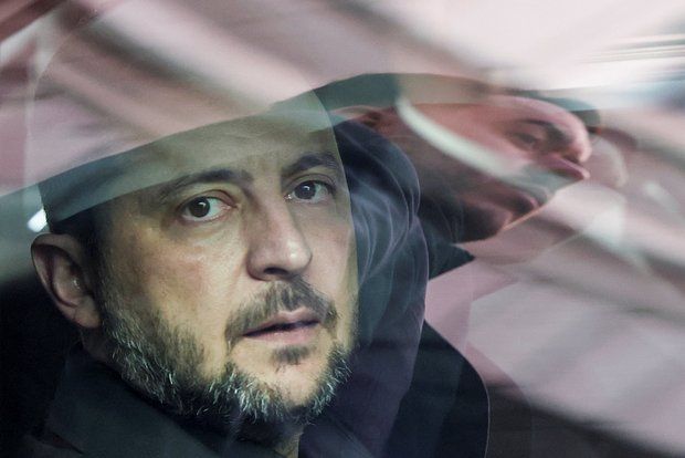 Telegraph: Зеленский оказался в осаде из-за коррупционного скандала