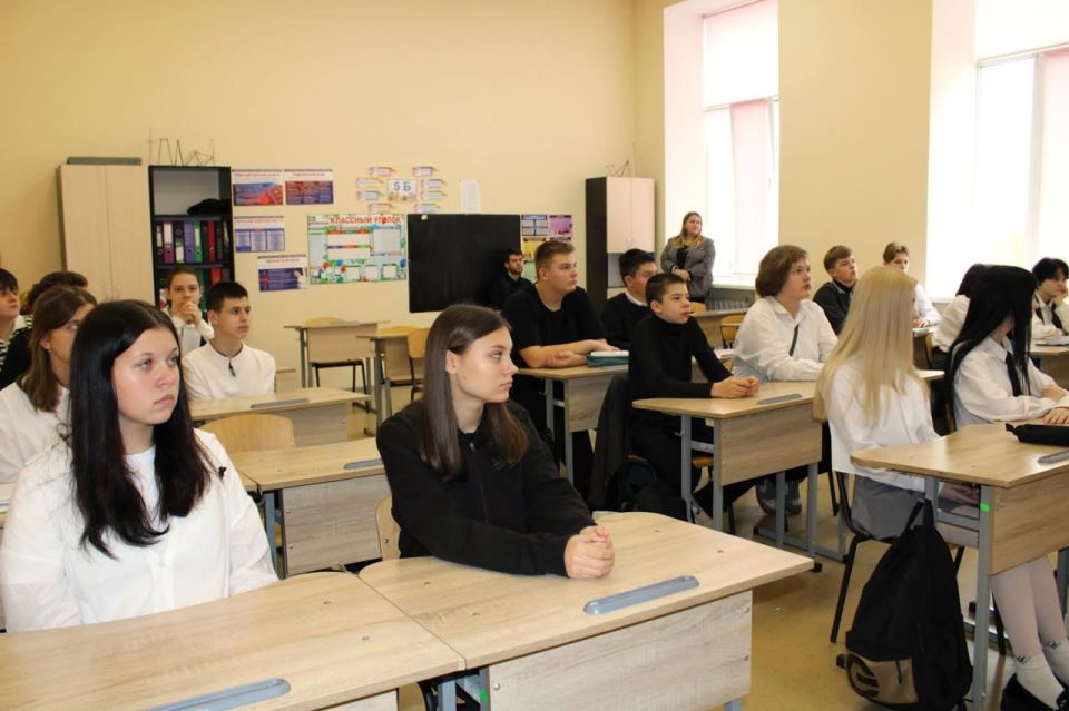 Сотрудники транспортной полиции Запорожья провели для школьников урок по правовому просвещению