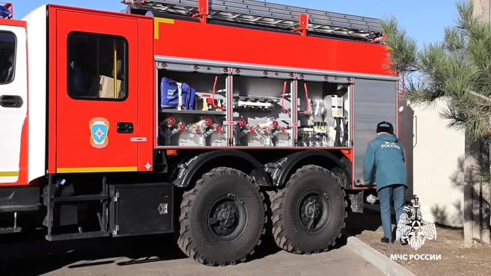 Смотрите дополнительные кадры с новой техникой, которая значительно расширит возможности пожарно-спасательных подразделений МЧС России по Запорожской области при решении самых сложных задач