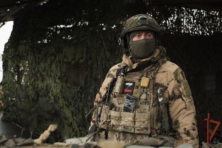 В Запорожской области росгвардейцы спасли троих местных жителей при атаке беспилотника