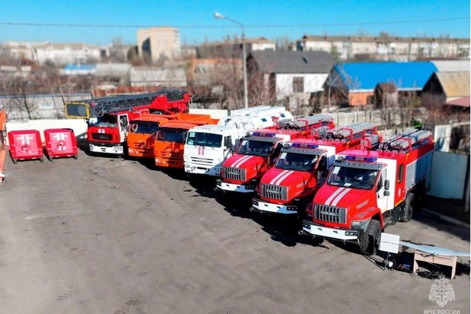 Автоцистерны, автолестницу, самосвалы и бронещиты передали запорожскому МЧС