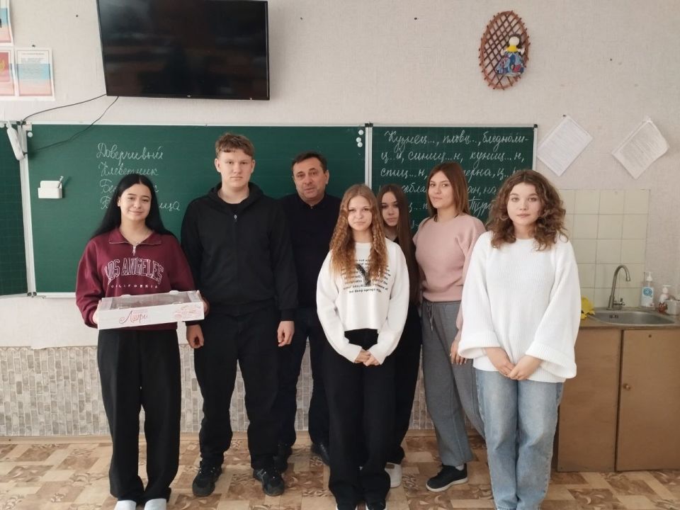 Сегодня десятиклассники СОШ № 1 г. Токмак с большим удовольствием писали эссе о выборах