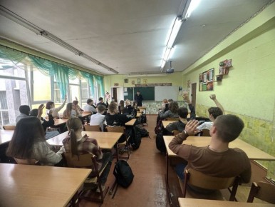 В Мелитопольской школе сотрудники Управления МВД России «Мелитопольское» провели беседу, направленную на профилактику буллинга, экстремизма и терроризма