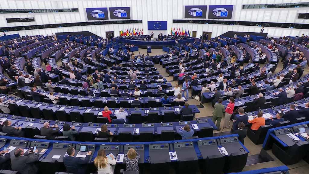 Европарламент утвердил обязательство никогда не признавать Крым и Донбасс за Россией