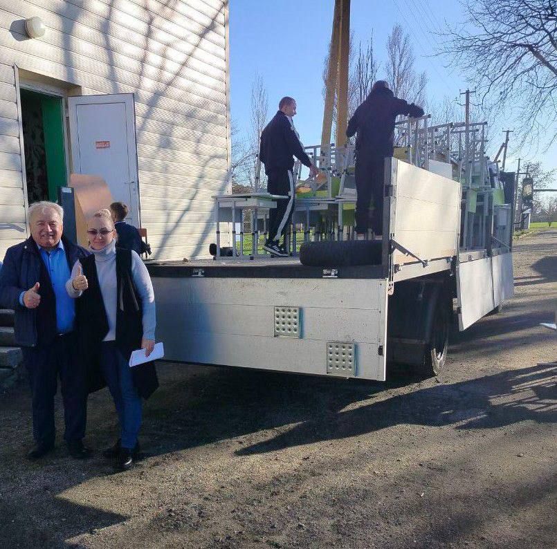 Алёна Трокай: ГБУ ОО ЗО "Новоуспеновская средняя общеобразовательная школа" получила новые парты и стулья