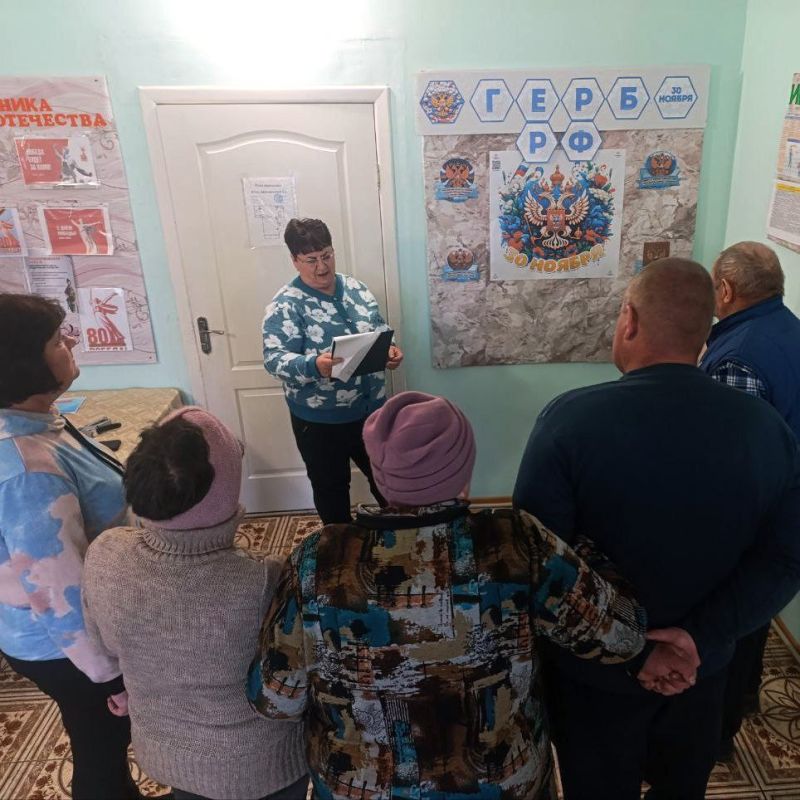 В клубе села Молодежного рассказали об одном из главных государственных символов России