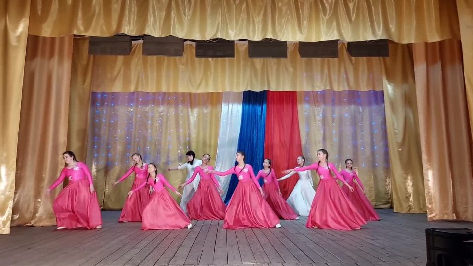 Творческое поздравление от хореографического коллектива "Дебют" Горьковского СДК МКУ "Акимовская ЦКС"