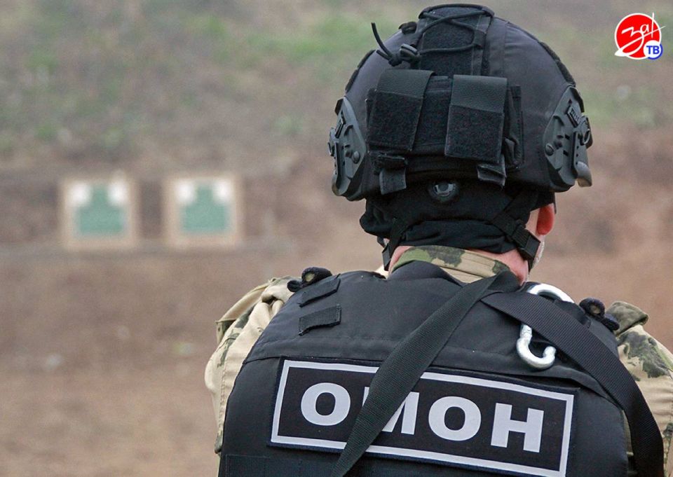 В Запорожской области бойцы спецподразделений Росгвардии прошли очередные испытания, чтобы подтвердить право носить ведомственные знаки отличия полицейского спецназа