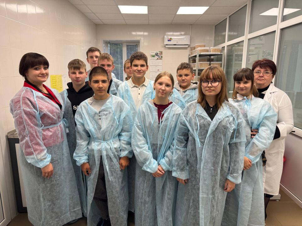 Школьники из Запорожской области посетили лабораторную базу в Крыму