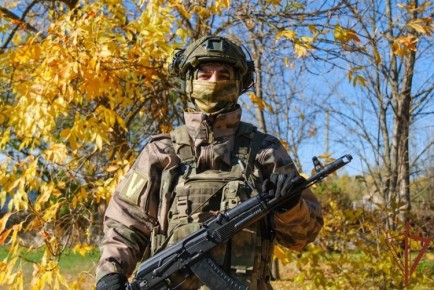 Росгвардейцы в зоне СВО поздравили женщин с Днем матери (видео)